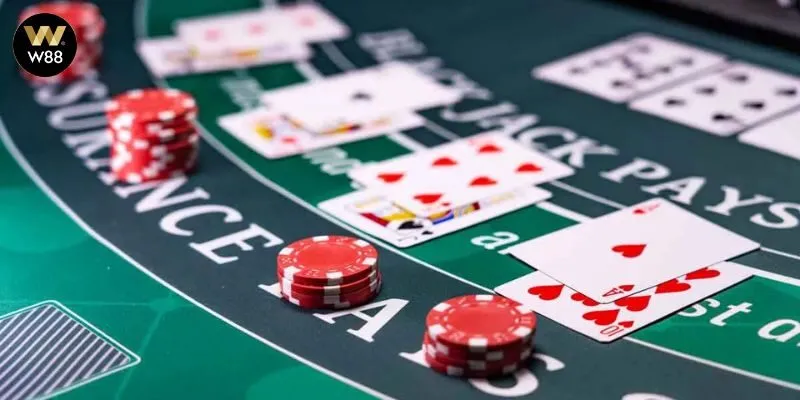 Khoảnh khắc nhà cái chia bài – giai đoạn bắt đầu của một ván đấu Blackjack đầy kịch tính